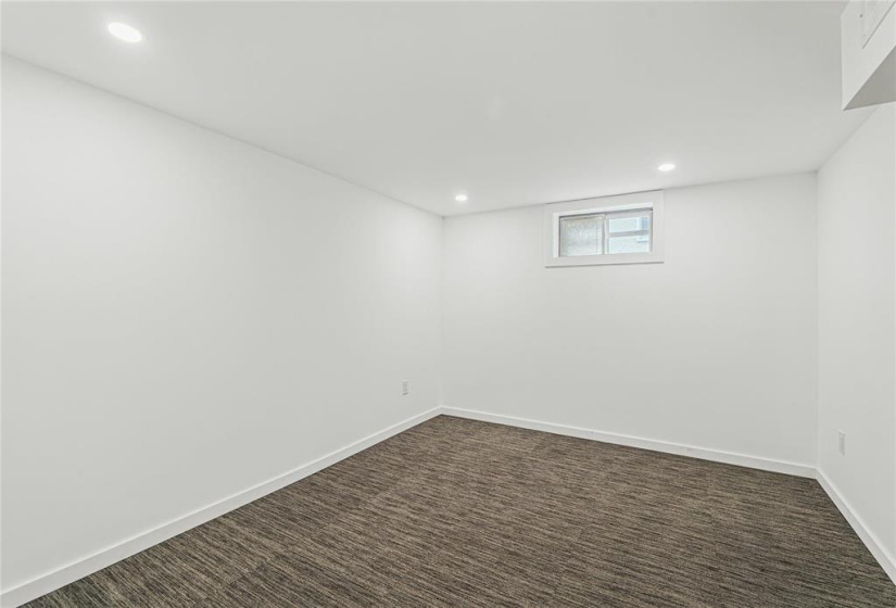 182 Hartford, 4 Bedrooms Bedrooms, 10 Rooms Rooms,1 BathroomBathrooms,Residential,For Sale,Hartford