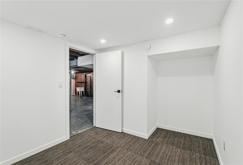 182 Hartford, 4 Bedrooms Bedrooms, 10 Rooms Rooms,1 BathroomBathrooms,Residential,For Sale,Hartford
