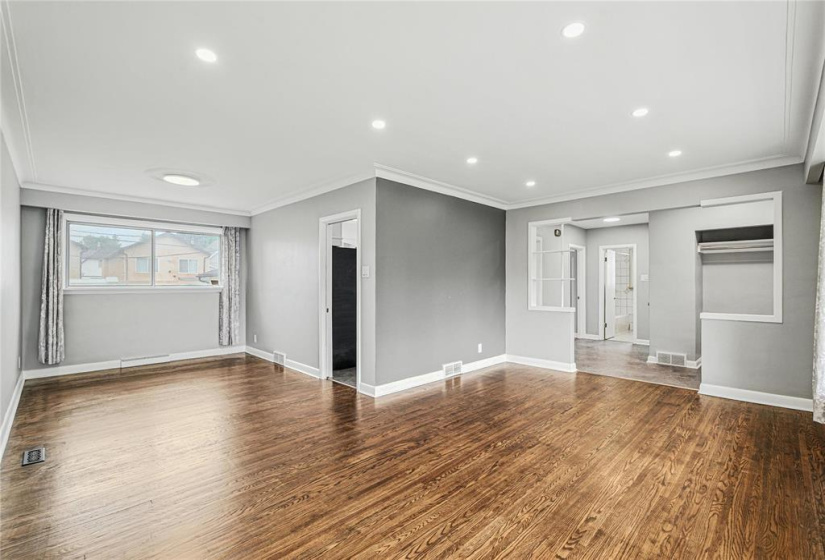 182 Hartford, 4 Bedrooms Bedrooms, 10 Rooms Rooms,1 BathroomBathrooms,Residential,For Sale,Hartford