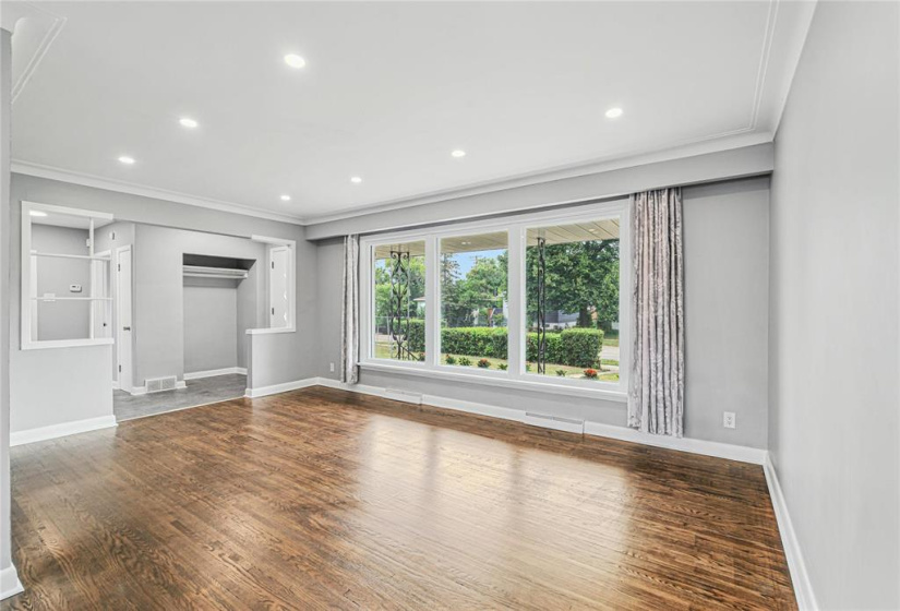 182 Hartford, 4 Bedrooms Bedrooms, 10 Rooms Rooms,1 BathroomBathrooms,Residential,For Sale,Hartford