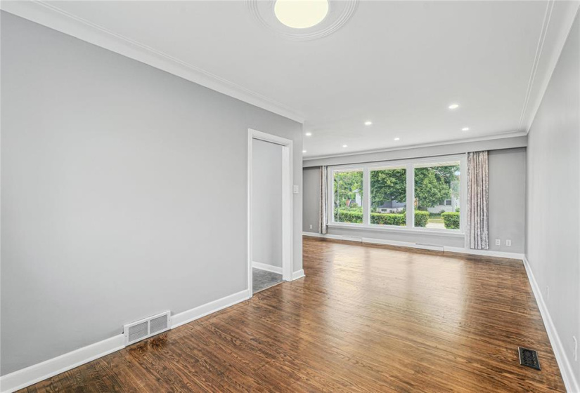 182 Hartford, 4 Bedrooms Bedrooms, 10 Rooms Rooms,1 BathroomBathrooms,Residential,For Sale,Hartford