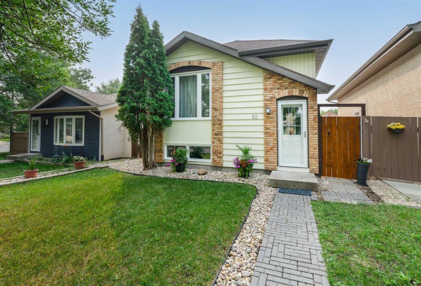 82 Sundial, 3 Bedrooms Bedrooms, 8 Rooms Rooms,2 BathroomsBathrooms,Residential,For Sale,Sundial