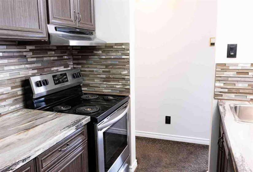 77 Edmonton, 2 Bedrooms Bedrooms, 7 Rooms Rooms,2 BathroomsBathrooms,Condominium,For Sale,Edmonton