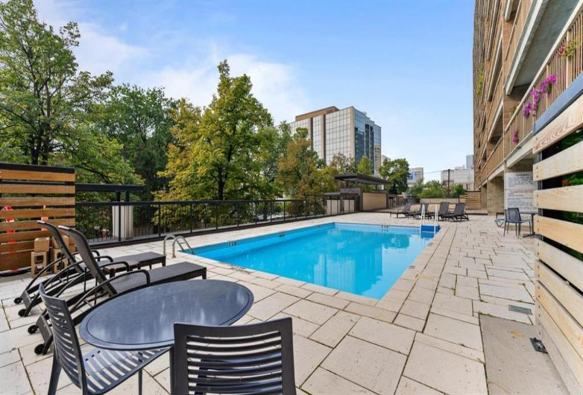 77 Edmonton, 2 Bedrooms Bedrooms, 7 Rooms Rooms,2 BathroomsBathrooms,Condominium,For Sale,Edmonton