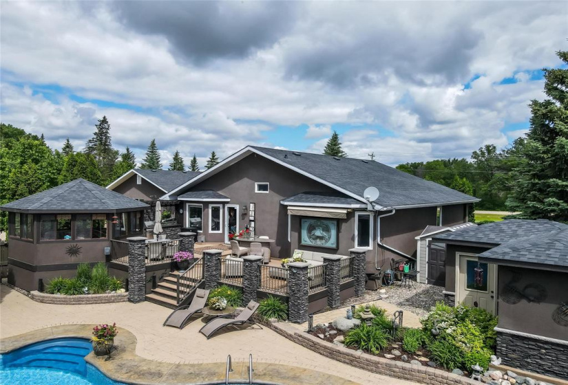 51159 Poirier, 3 Bedrooms Bedrooms, 9 Rooms Rooms,3 BathroomsBathrooms,Residential,For Sale,Poirier