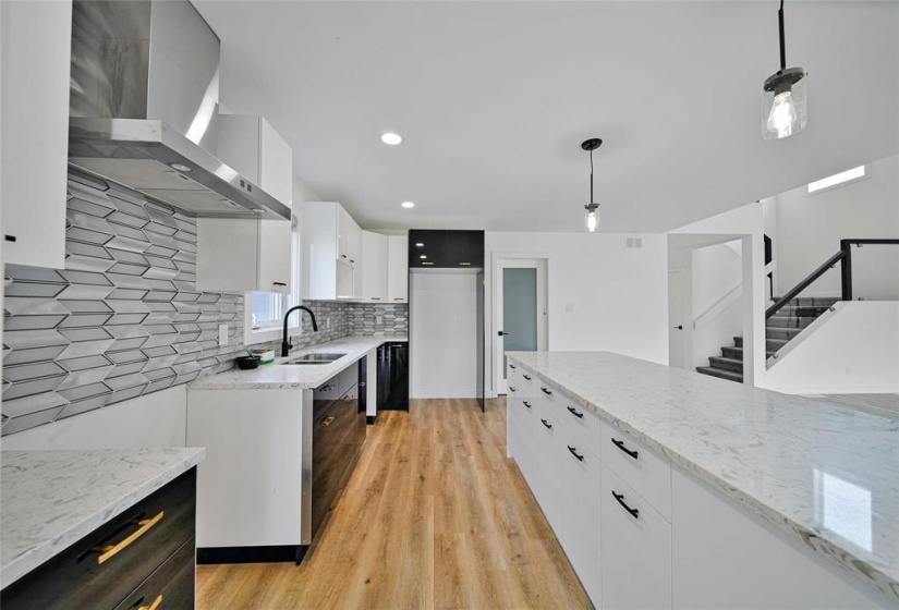 24 Willow, 4 Bedrooms Bedrooms, 11 Rooms Rooms,3 BathroomsBathrooms,Residential,For Sale,Willow