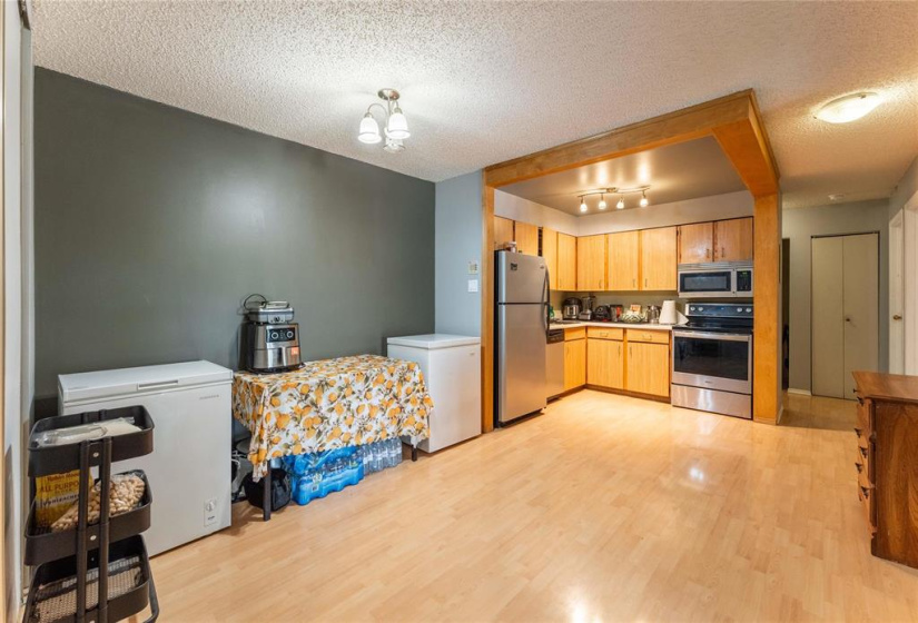 1048 Bairdmore, 2 Bedrooms Bedrooms, 5 Rooms Rooms,Condominium,For Sale,Bairdmore