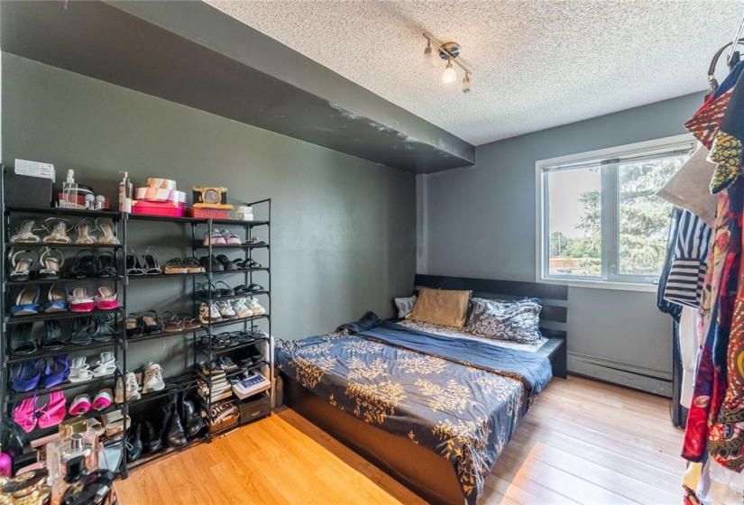1048 Bairdmore, 2 Bedrooms Bedrooms, 5 Rooms Rooms,Condominium,For Sale,Bairdmore