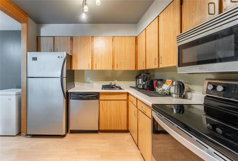 1048 Bairdmore, 2 Bedrooms Bedrooms, 5 Rooms Rooms,Condominium,For Sale,Bairdmore