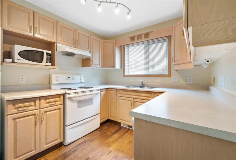 4025 Roblin, 2 Bedrooms Bedrooms, 11 Rooms Rooms,2 BathroomsBathrooms,Condominium,For Sale,Roblin