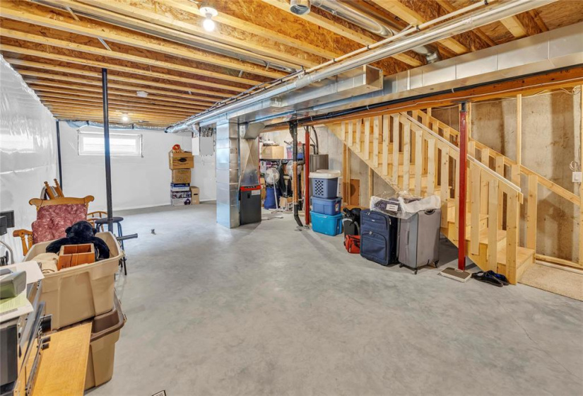 Bsmt with large loader window. Engineered floor trusses.