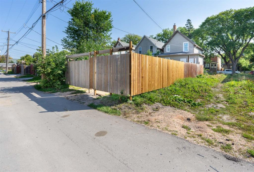 660 Furby, 4 Bedrooms Bedrooms, 13 Rooms Rooms,2 BathroomsBathrooms,Residential,For Sale,Furby