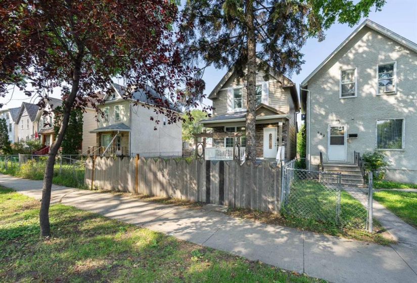 660 Furby, 4 Bedrooms Bedrooms, 13 Rooms Rooms,2 BathroomsBathrooms,Residential,For Sale,Furby