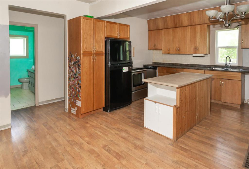 15 Oak, 4 Bedrooms Bedrooms, 11 Rooms Rooms,2 BathroomsBathrooms,Residential,For Sale,Oak