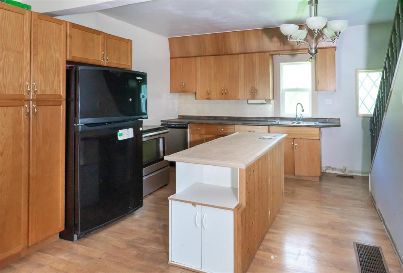 15 Oak, 4 Bedrooms Bedrooms, 11 Rooms Rooms,2 BathroomsBathrooms,Residential,For Sale,Oak