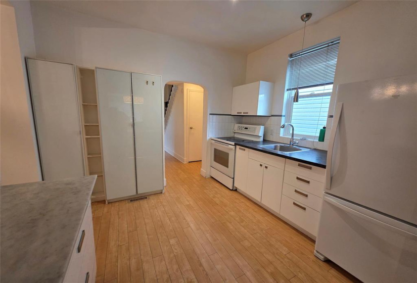 770 Ingersoll, 3 Bedrooms Bedrooms, 9 Rooms Rooms,2 BathroomsBathrooms,Residential,For Sale,Ingersoll