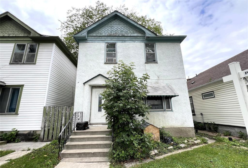 558 Beverley, 4 Bedrooms Bedrooms, 9 Rooms Rooms,2 BathroomsBathrooms,Residential,For Sale,Beverley