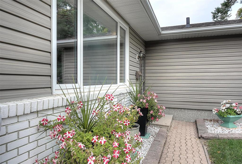 lovely unistone walkway