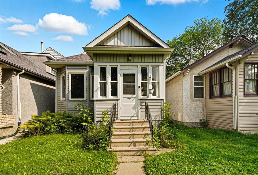 217 Hampton, 3 Bedrooms Bedrooms, 7 Rooms Rooms,1 BathroomBathrooms,Residential,For Sale,Hampton