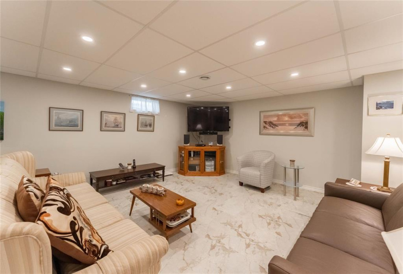 75 Brentlawn, 4 Bedrooms Bedrooms, 15 Rooms Rooms,3 BathroomsBathrooms,Residential,For Sale,Brentlawn