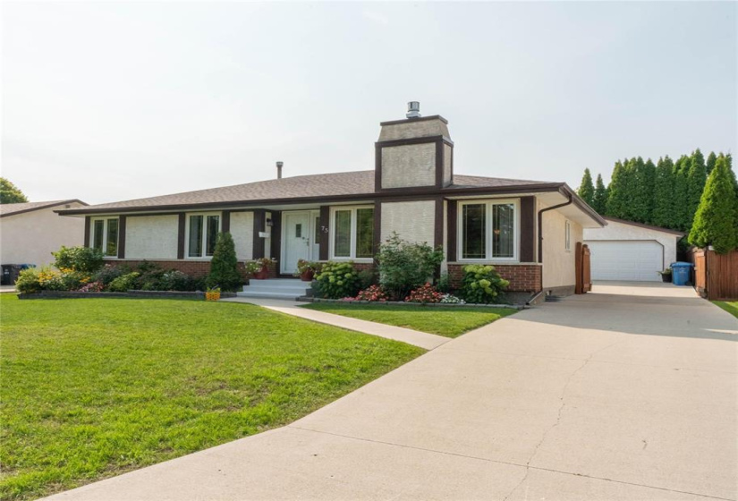 75 Brentlawn, 4 Bedrooms Bedrooms, 15 Rooms Rooms,3 BathroomsBathrooms,Residential,For Sale,Brentlawn