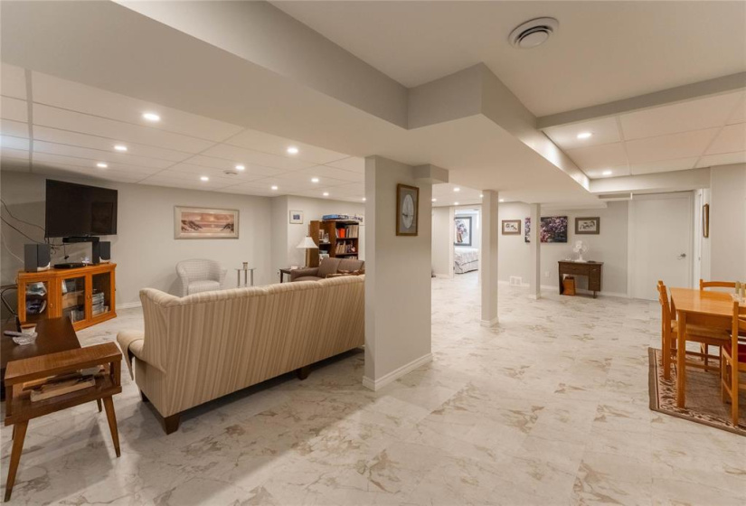 75 Brentlawn, 4 Bedrooms Bedrooms, 15 Rooms Rooms,3 BathroomsBathrooms,Residential,For Sale,Brentlawn