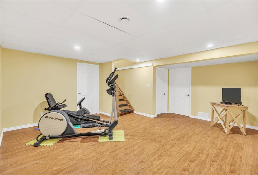 87 Baisinger, 5 Bedrooms Bedrooms, 14 Rooms Rooms,2 BathroomsBathrooms,Residential,For Sale,Baisinger