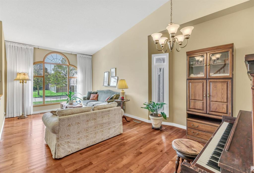 87 Baisinger, 5 Bedrooms Bedrooms, 14 Rooms Rooms,2 BathroomsBathrooms,Residential,For Sale,Baisinger