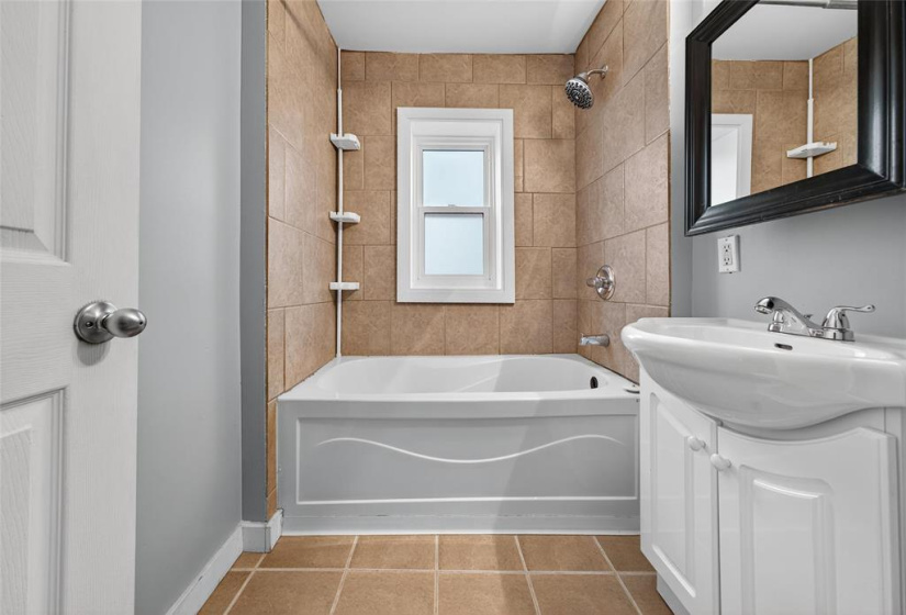 4pc bath main floor bath.