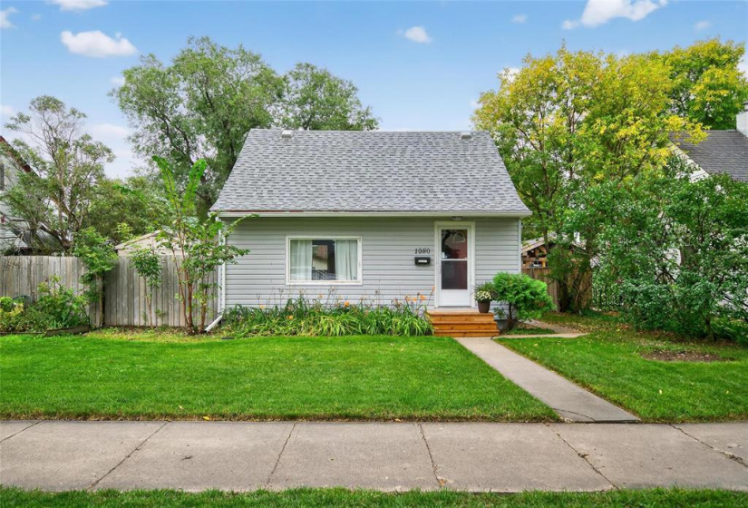 This Crescentwood cutie is the perfect first step into homeownership or real estate investing.