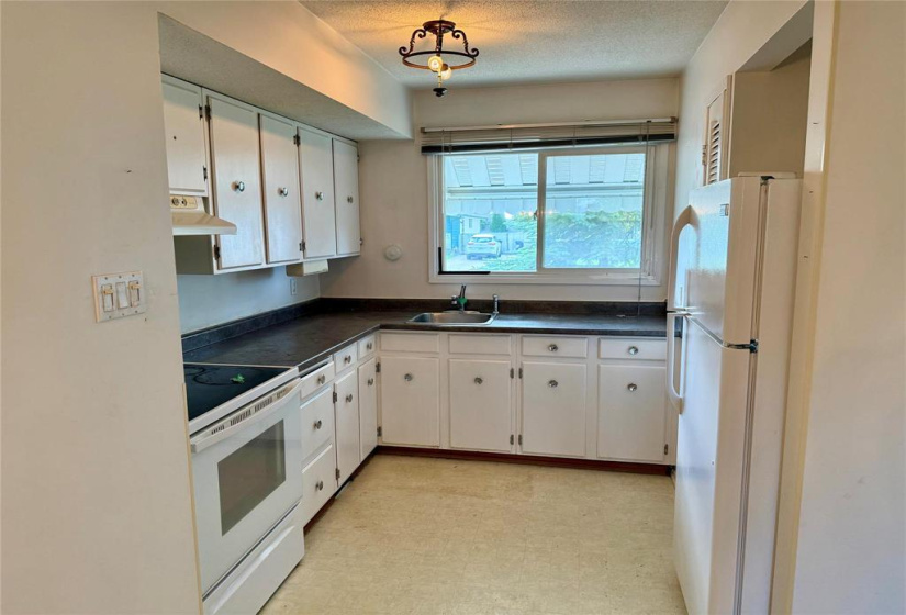 169 Bluewater, 3 Bedrooms Bedrooms, 10 Rooms Rooms,1 BathroomBathrooms,Residential,For Sale,Bluewater