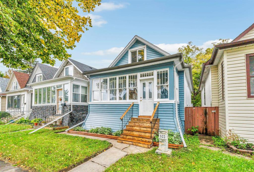 522 Hethrington, 3 Bedrooms Bedrooms, 7 Rooms Rooms,1 BathroomBathrooms,Residential,For Sale,Hethrington