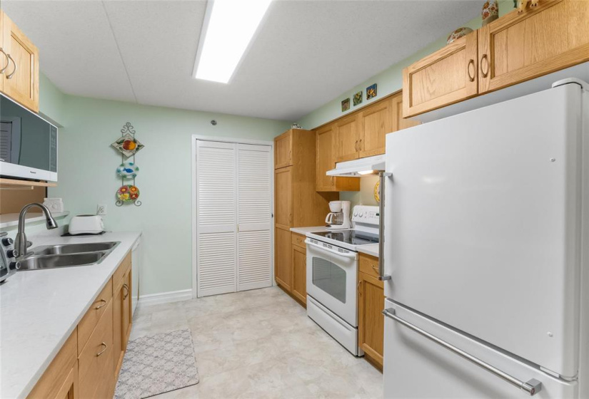 500 Tache, 2 Bedrooms Bedrooms, 8 Rooms Rooms,2 BathroomsBathrooms,Condominium,For Sale,Tache
