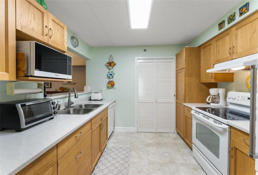 500 Tache, 2 Bedrooms Bedrooms, 8 Rooms Rooms,2 BathroomsBathrooms,Condominium,For Sale,Tache