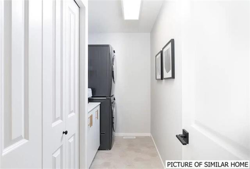 107 GRANITE GROVE, 4 Bedrooms Bedrooms, 11 Rooms Rooms,3 BathroomsBathrooms,Residential,For Sale,GRANITE GROVE