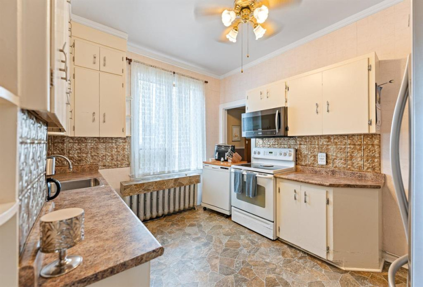 420 William Newton, 4 Bedrooms Bedrooms, 13 Rooms Rooms,1 BathroomBathrooms,Residential,For Sale,William Newton