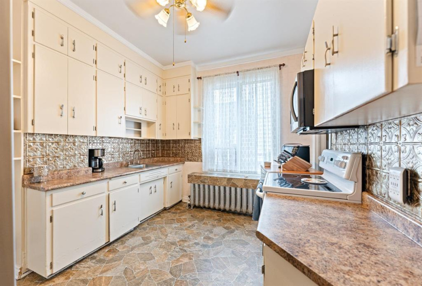 420 William Newton, 4 Bedrooms Bedrooms, 13 Rooms Rooms,1 BathroomBathrooms,Residential,For Sale,William Newton