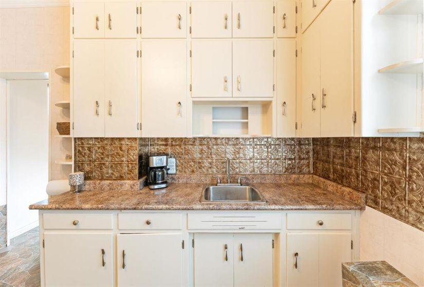 420 William Newton, 4 Bedrooms Bedrooms, 13 Rooms Rooms,1 BathroomBathrooms,Residential,For Sale,William Newton