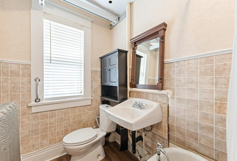 420 William Newton, 4 Bedrooms Bedrooms, 13 Rooms Rooms,1 BathroomBathrooms,Residential,For Sale,William Newton
