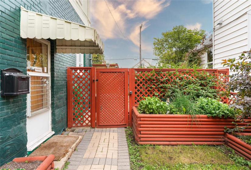 420 William Newton, 4 Bedrooms Bedrooms, 13 Rooms Rooms,1 BathroomBathrooms,Residential,For Sale,William Newton
