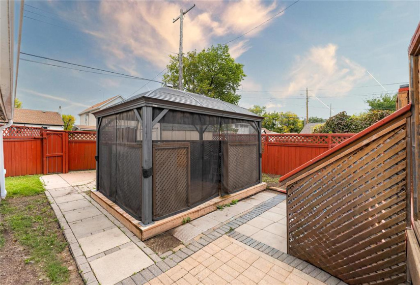 420 William Newton, 4 Bedrooms Bedrooms, 13 Rooms Rooms,1 BathroomBathrooms,Residential,For Sale,William Newton