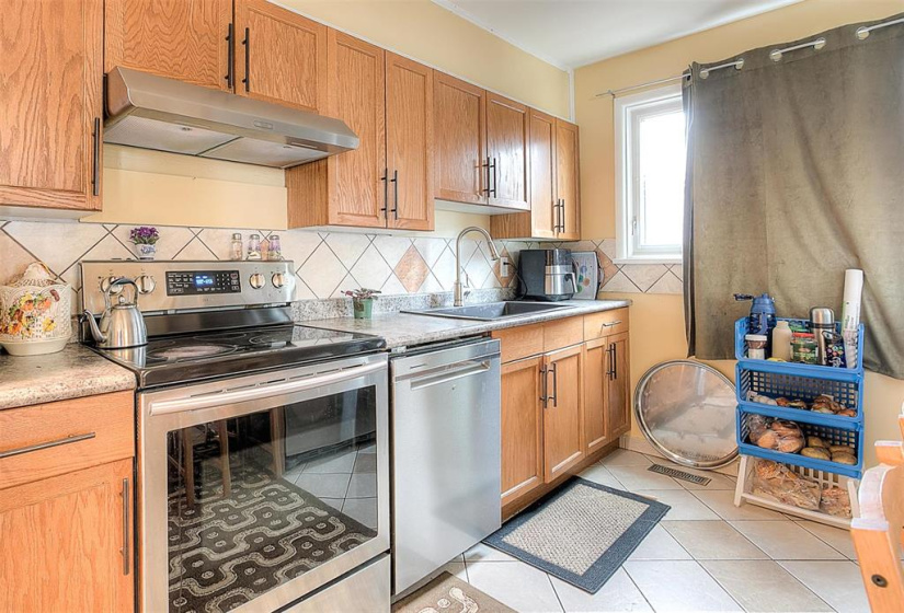 568 Johnson, 5 Bedrooms Bedrooms, 15 Rooms Rooms,2 BathroomsBathrooms,Residential,For Sale,Johnson