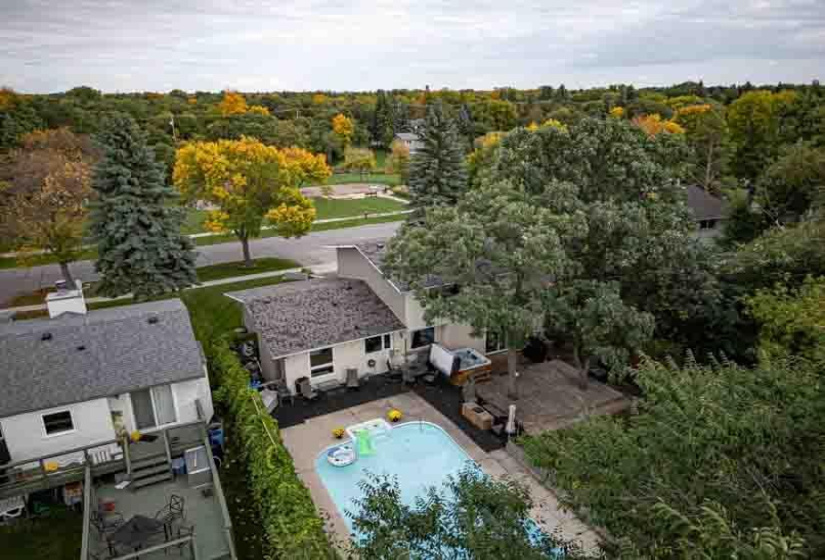 66 Carlotta, 4 Bedrooms Bedrooms, 12 Rooms Rooms,2 BathroomsBathrooms,Residential,For Sale,Carlotta