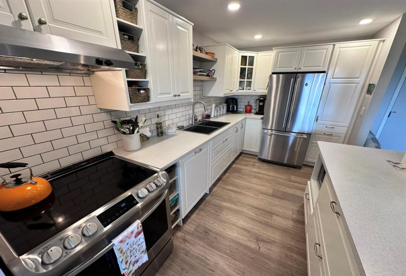 916 Cloutier, 2 Bedrooms Bedrooms, 8 Rooms Rooms,1 BathroomBathrooms,Condominium,For Sale,Cloutier