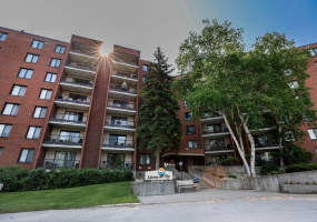 916 Cloutier, 2 Bedrooms Bedrooms, 8 Rooms Rooms,1 BathroomBathrooms,Condominium,For Sale,Cloutier