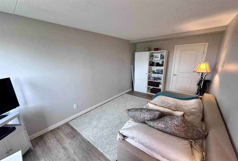 916 Cloutier, 2 Bedrooms Bedrooms, 8 Rooms Rooms,1 BathroomBathrooms,Condominium,For Sale,Cloutier
