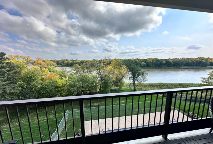 916 Cloutier, 2 Bedrooms Bedrooms, 8 Rooms Rooms,1 BathroomBathrooms,Condominium,For Sale,Cloutier