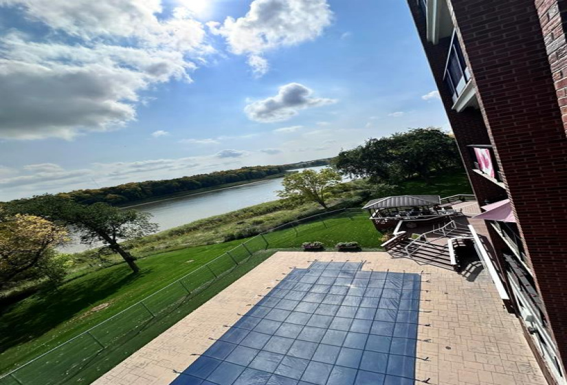 916 Cloutier, 2 Bedrooms Bedrooms, 8 Rooms Rooms,1 BathroomBathrooms,Condominium,For Sale,Cloutier