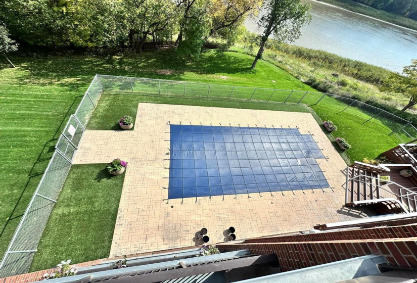 916 Cloutier, 2 Bedrooms Bedrooms, 8 Rooms Rooms,1 BathroomBathrooms,Condominium,For Sale,Cloutier