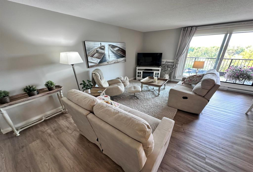 916 Cloutier, 2 Bedrooms Bedrooms, 8 Rooms Rooms,1 BathroomBathrooms,Condominium,For Sale,Cloutier